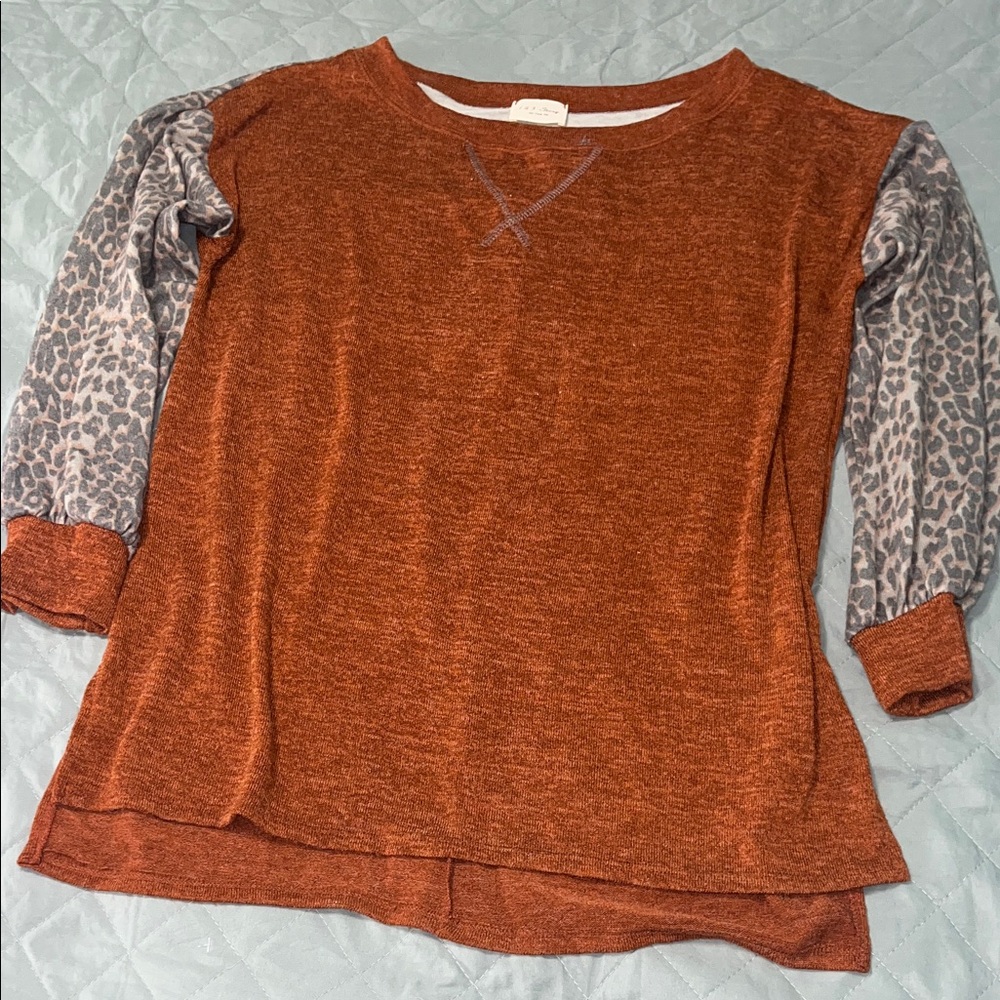 1.4.3. Story by Line Up Rust and Gray Leopard Sleeve Sweatshirt size Large